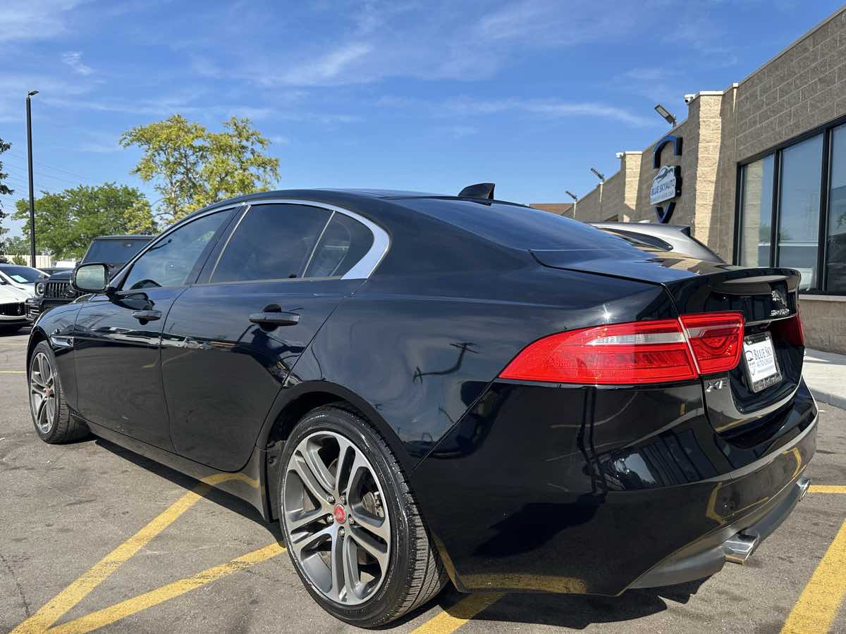 2017 Jaguar XE Premium photo 7