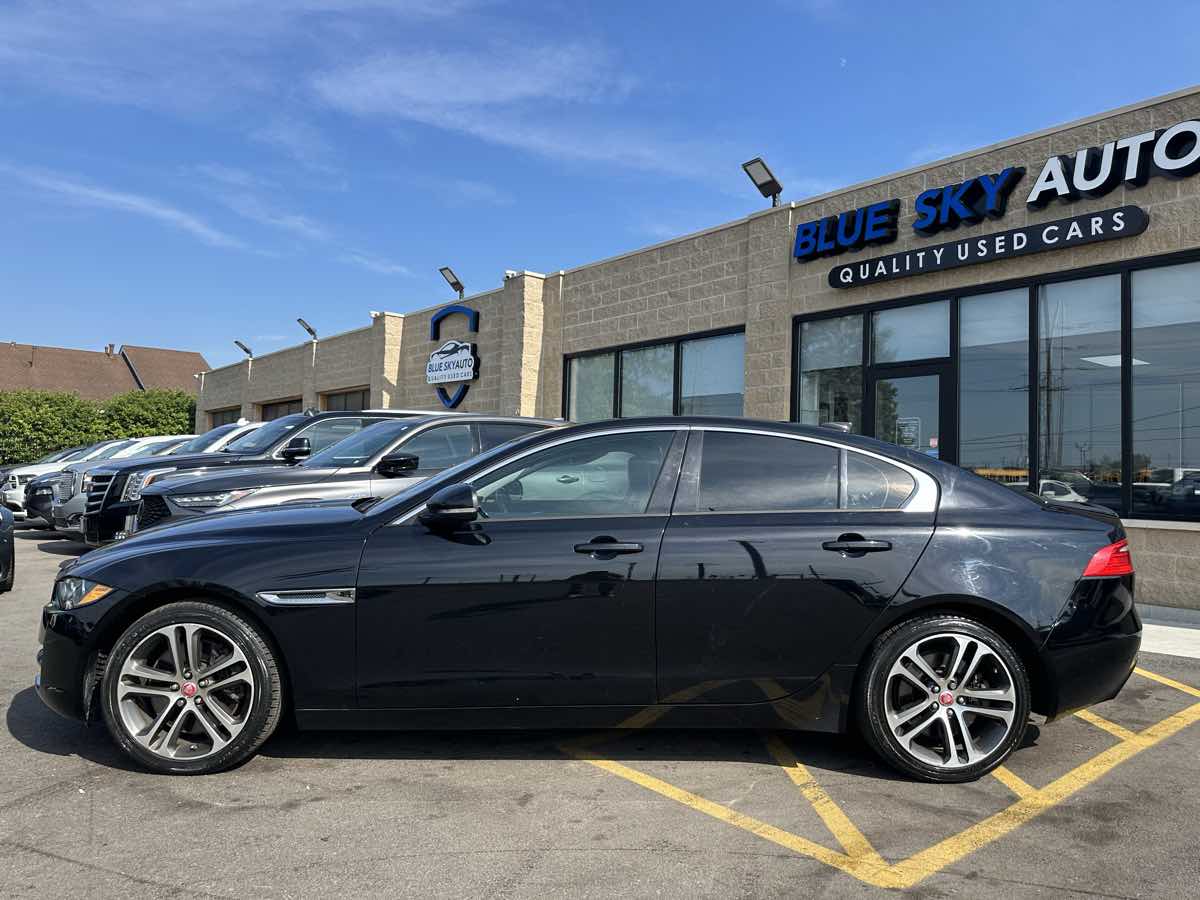 2017 Jaguar XE Premium photo 8