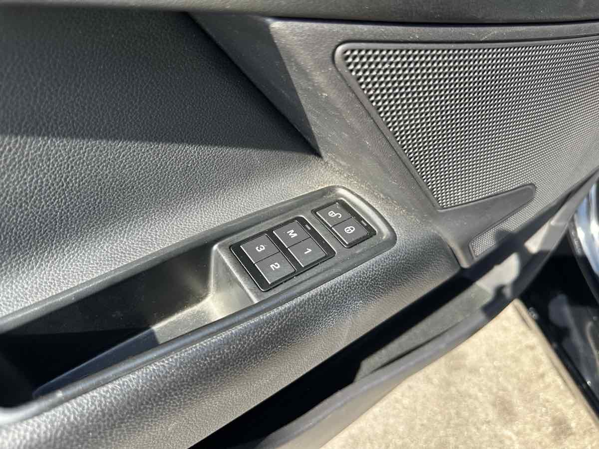 2017 Jaguar XE Premium photo 11