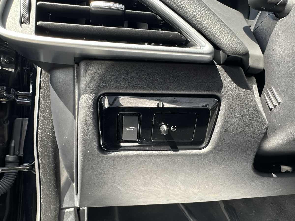 2017 Jaguar XE Premium photo 15