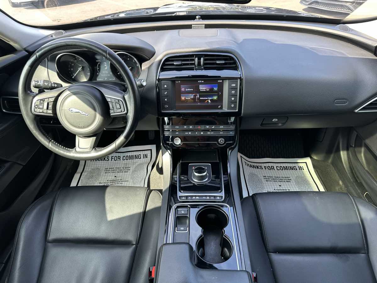 2017 Jaguar XE Premium photo 19