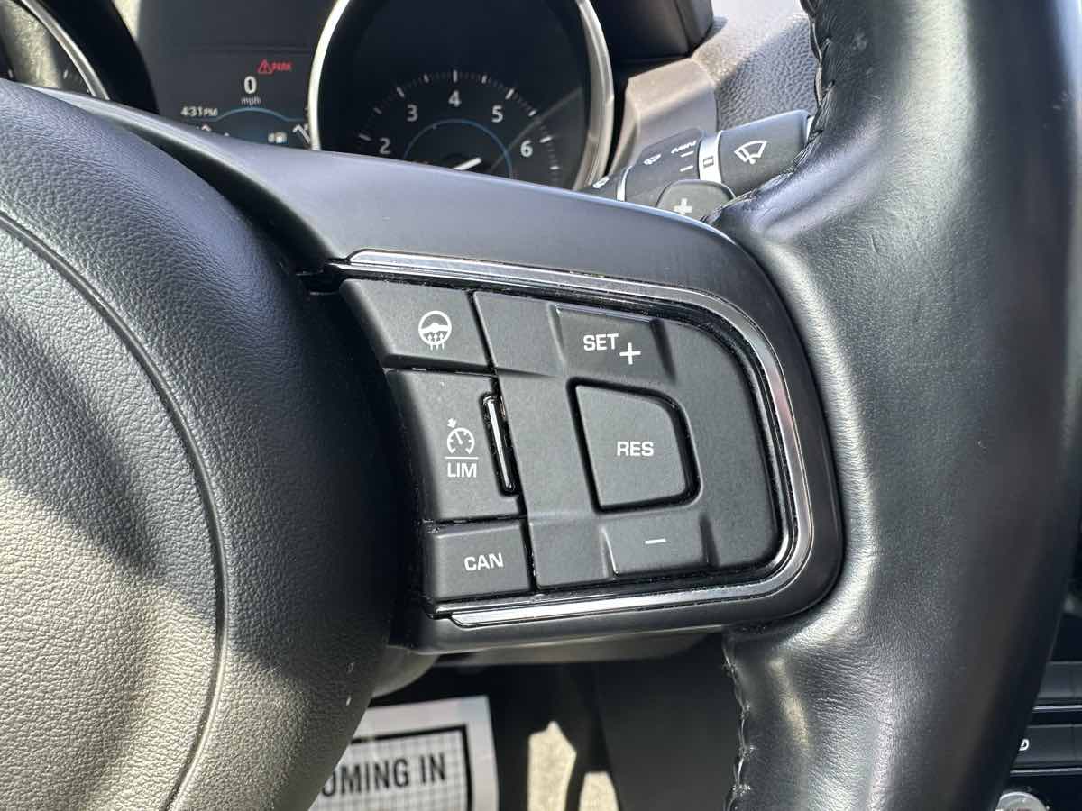 2017 Jaguar XE Premium photo 22