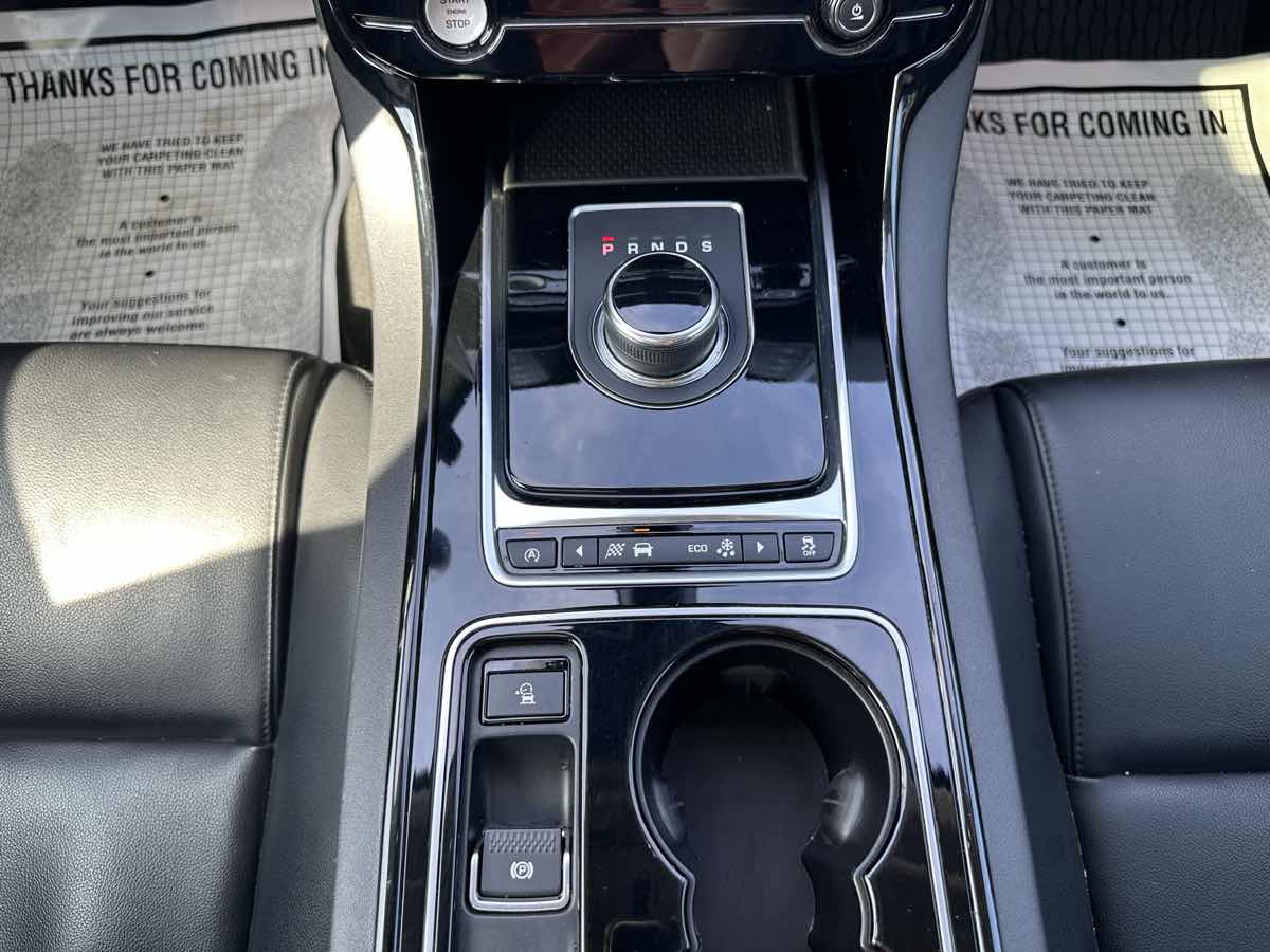 2017 Jaguar XE Premium photo 25