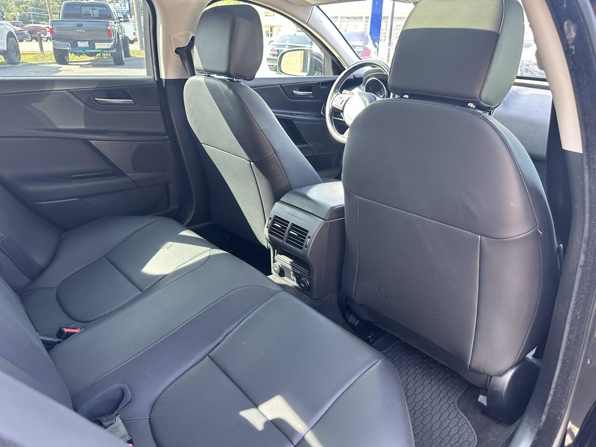 2017 Jaguar XE Premium photo 40
