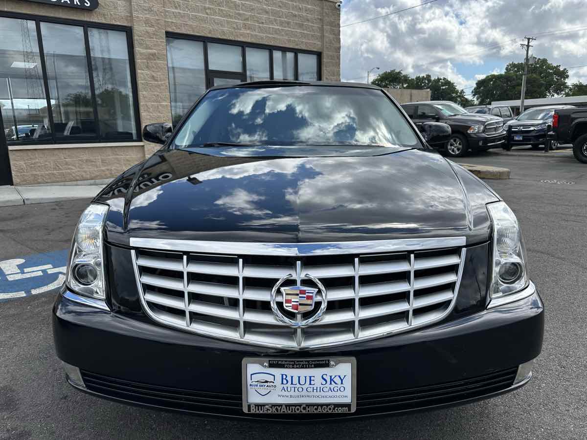 2011 Cadillac DTS photo 3