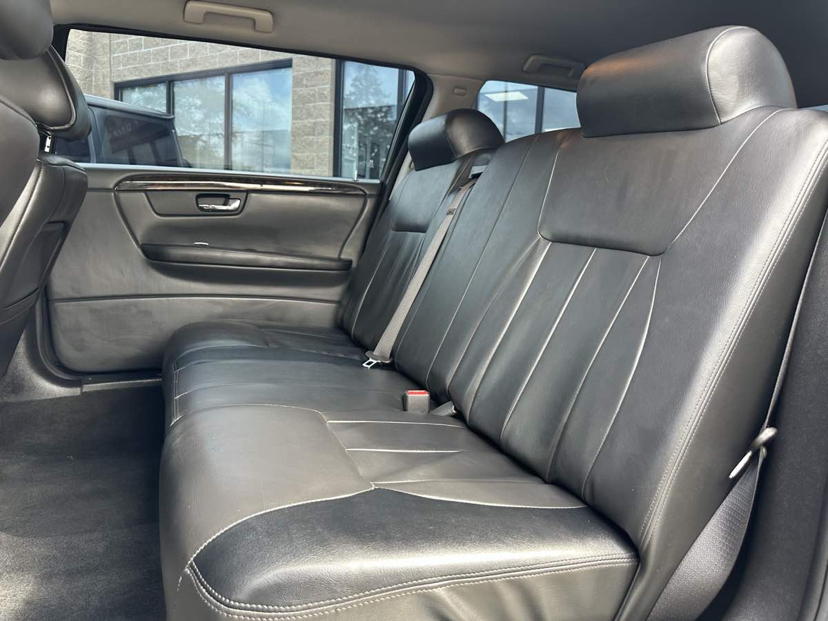 2011 Cadillac DTS photo 2