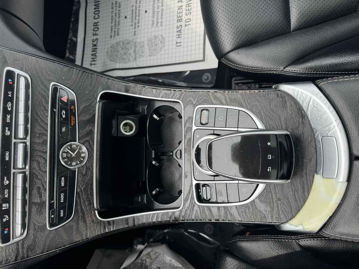 2015 Mercedes Benz C 300 Luxury photo 2