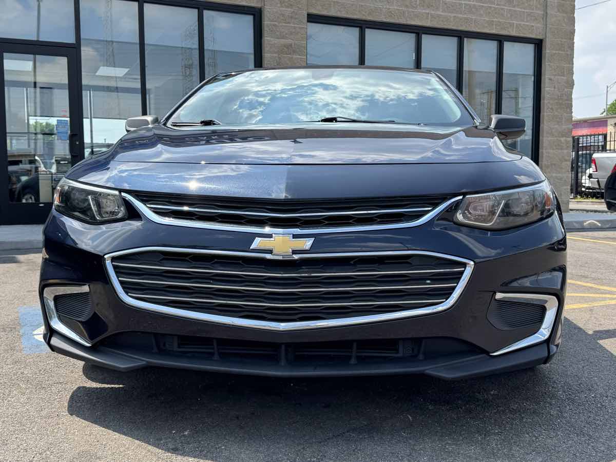 2018 Chevrolet Malibu LS photo 3