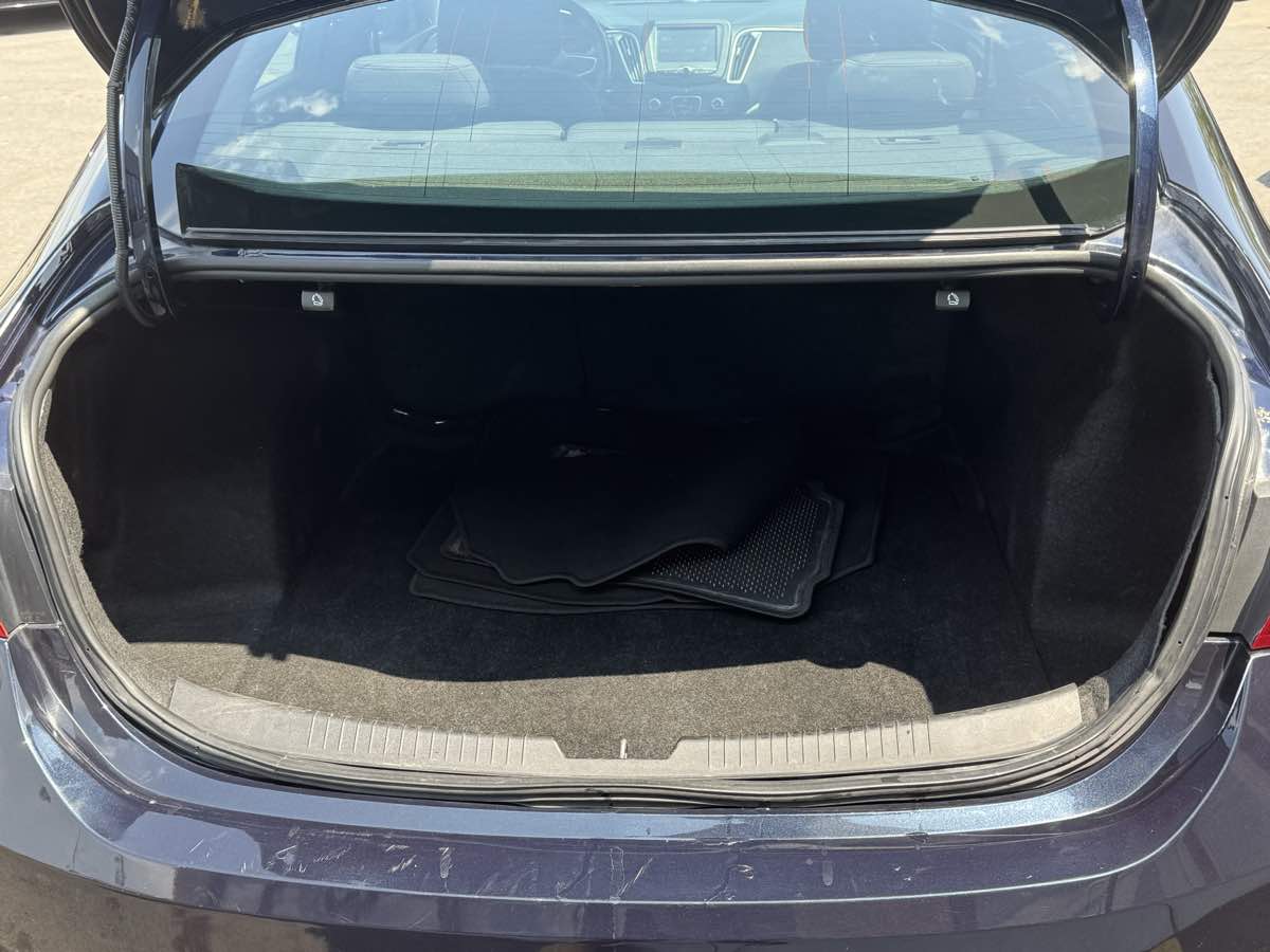 2018 Chevrolet Malibu LS photo 2