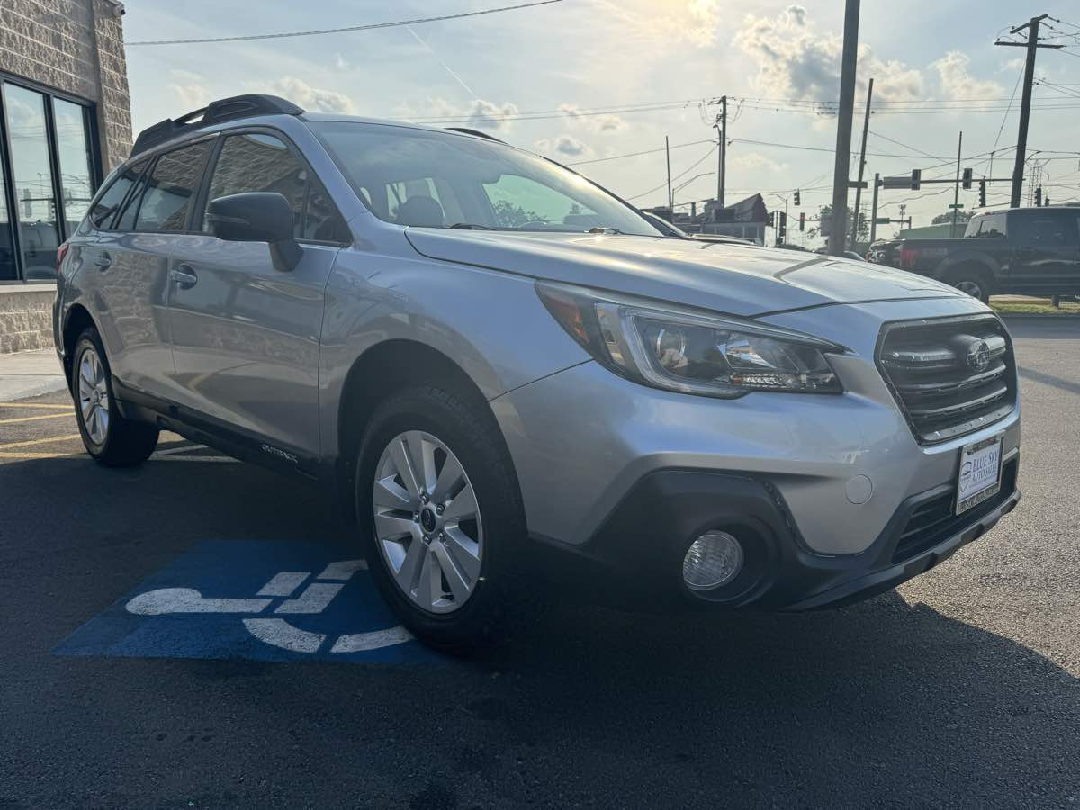 2018 Subaru Outback Premium photo 4