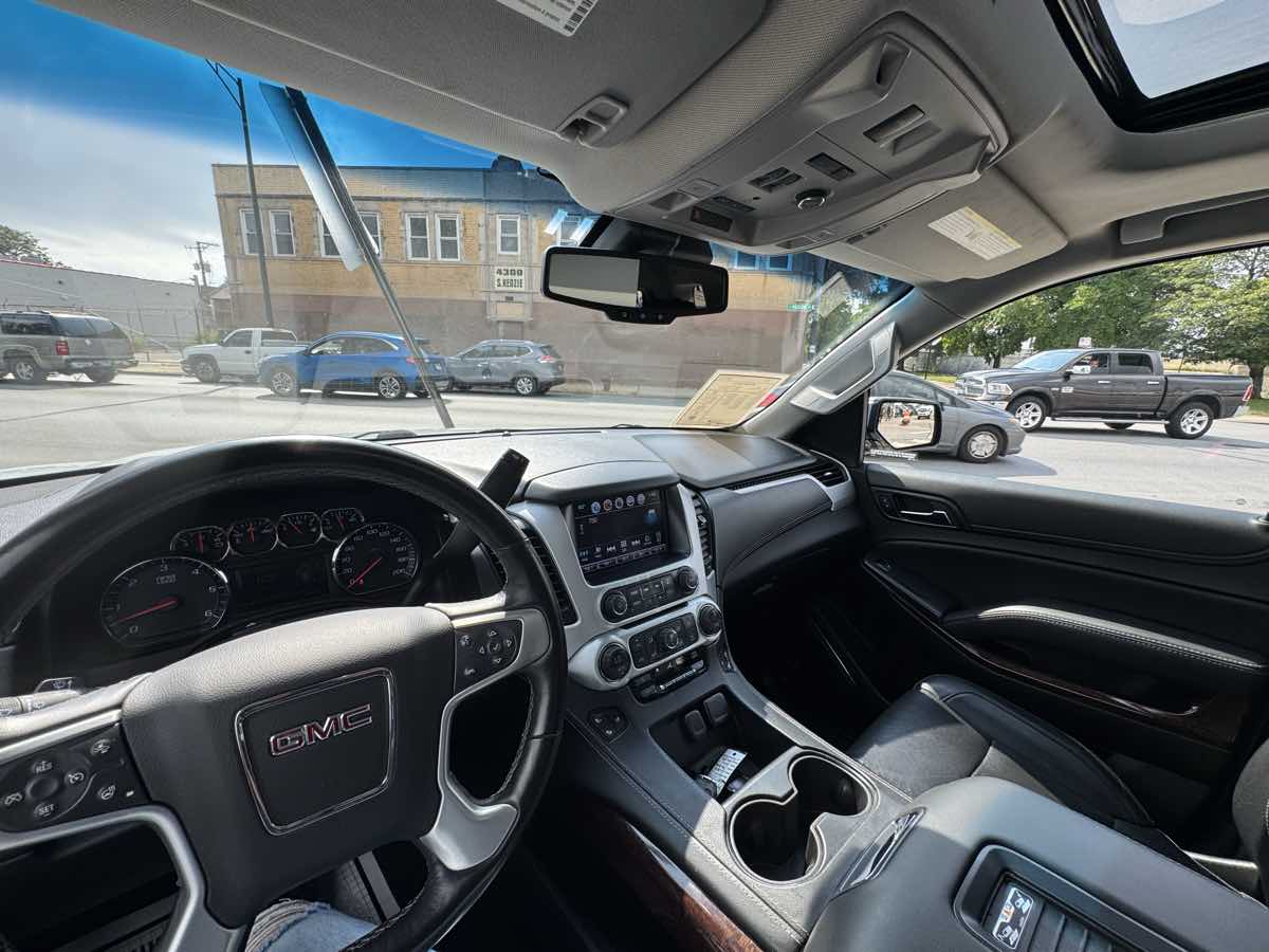 2017 Gmc Yukon SLT photo 2