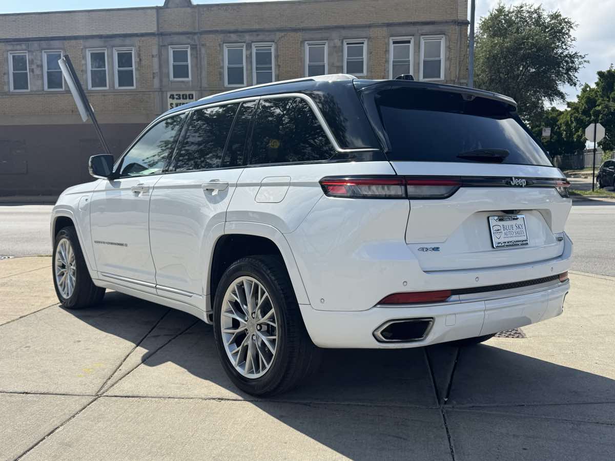 2023 Jeep Cherokee Summit Reserve 4xe photo 2