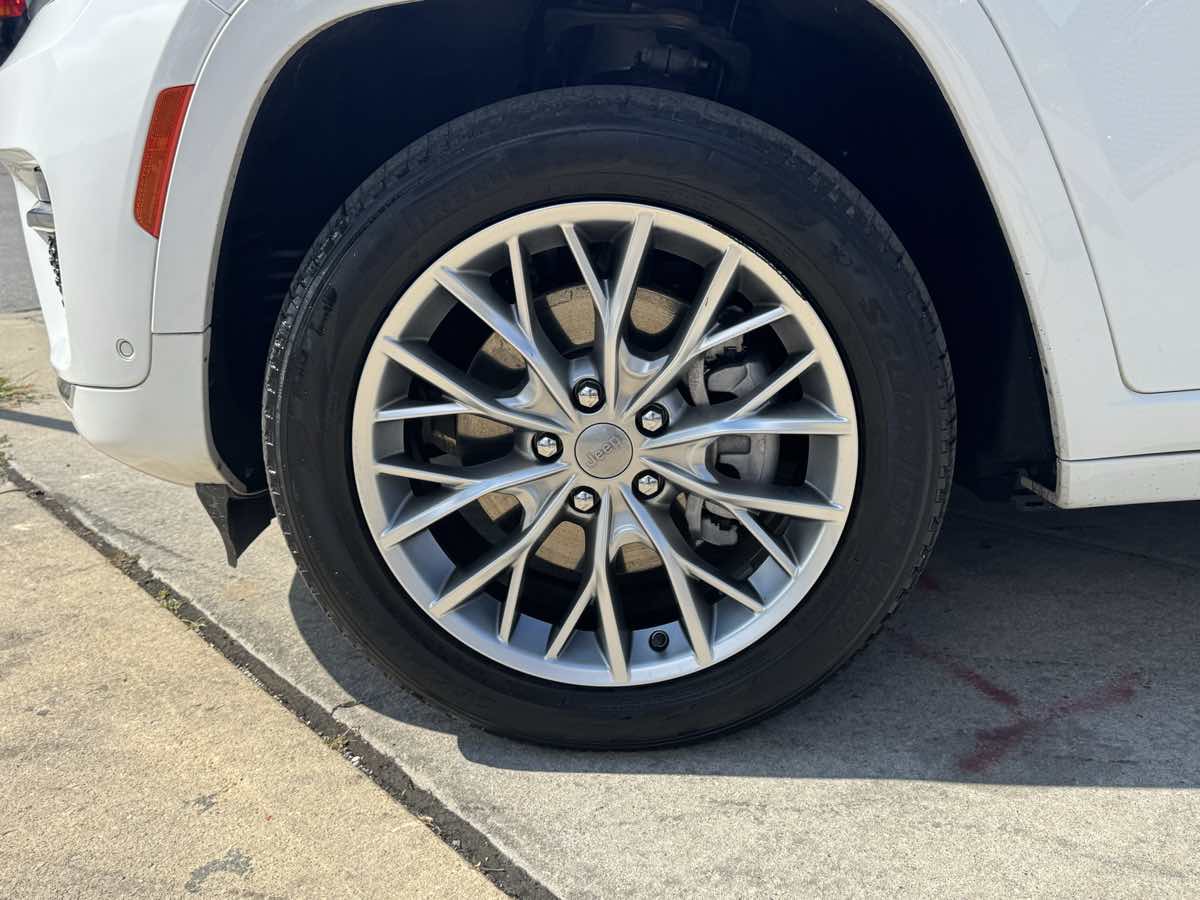 2023 Jeep Cherokee Summit Reserve 4xe photo 4