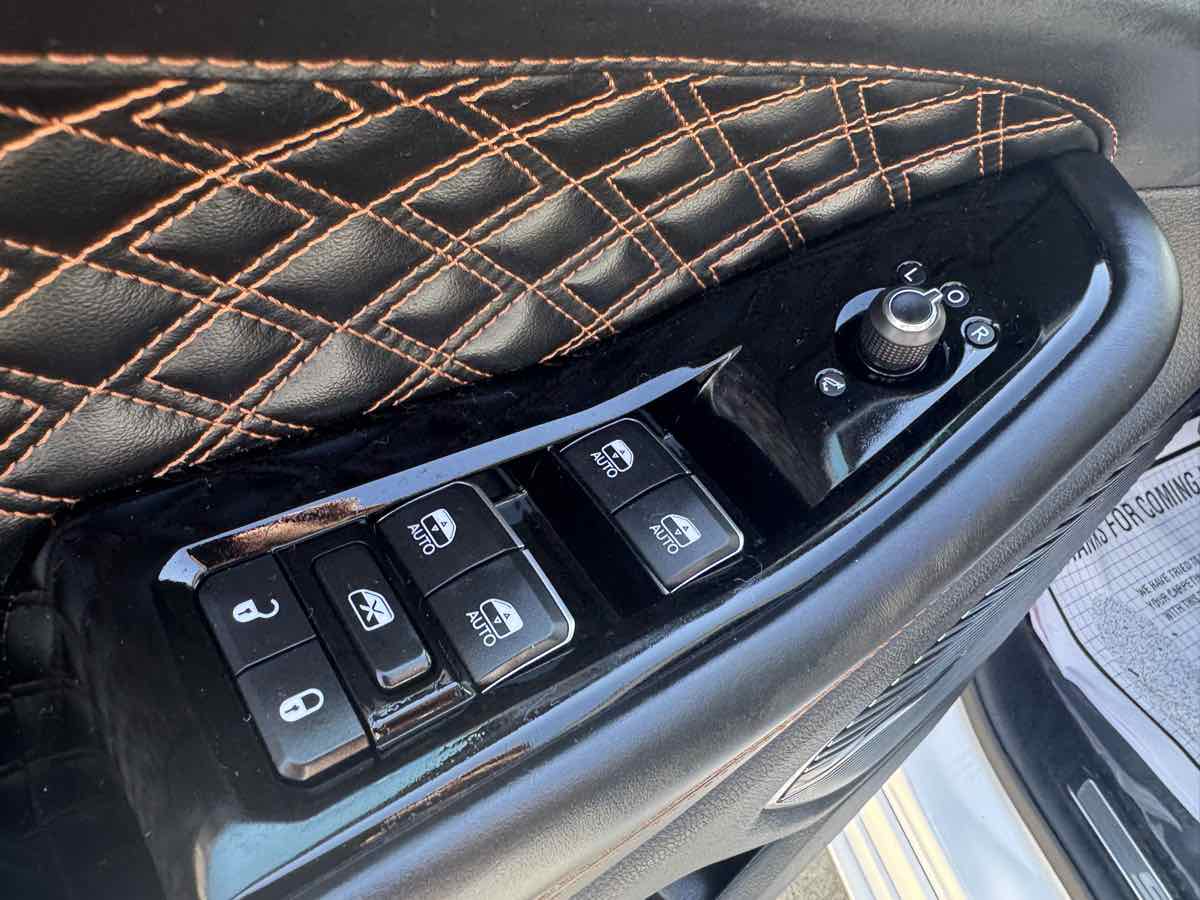 2023 Jeep Cherokee Summit Reserve 4xe photo 10