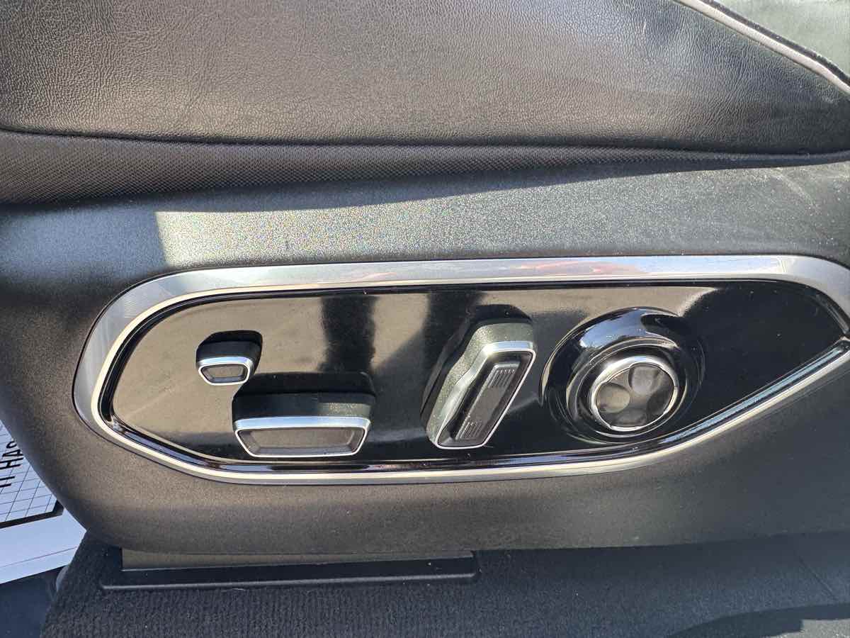 2023 Jeep Cherokee Summit Reserve 4xe photo 12