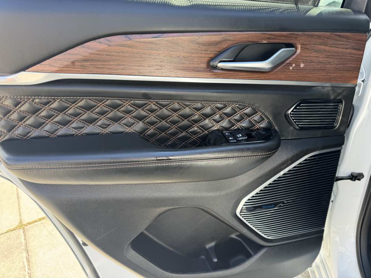 2023 Jeep Cherokee Summit Reserve 4xe photo 13