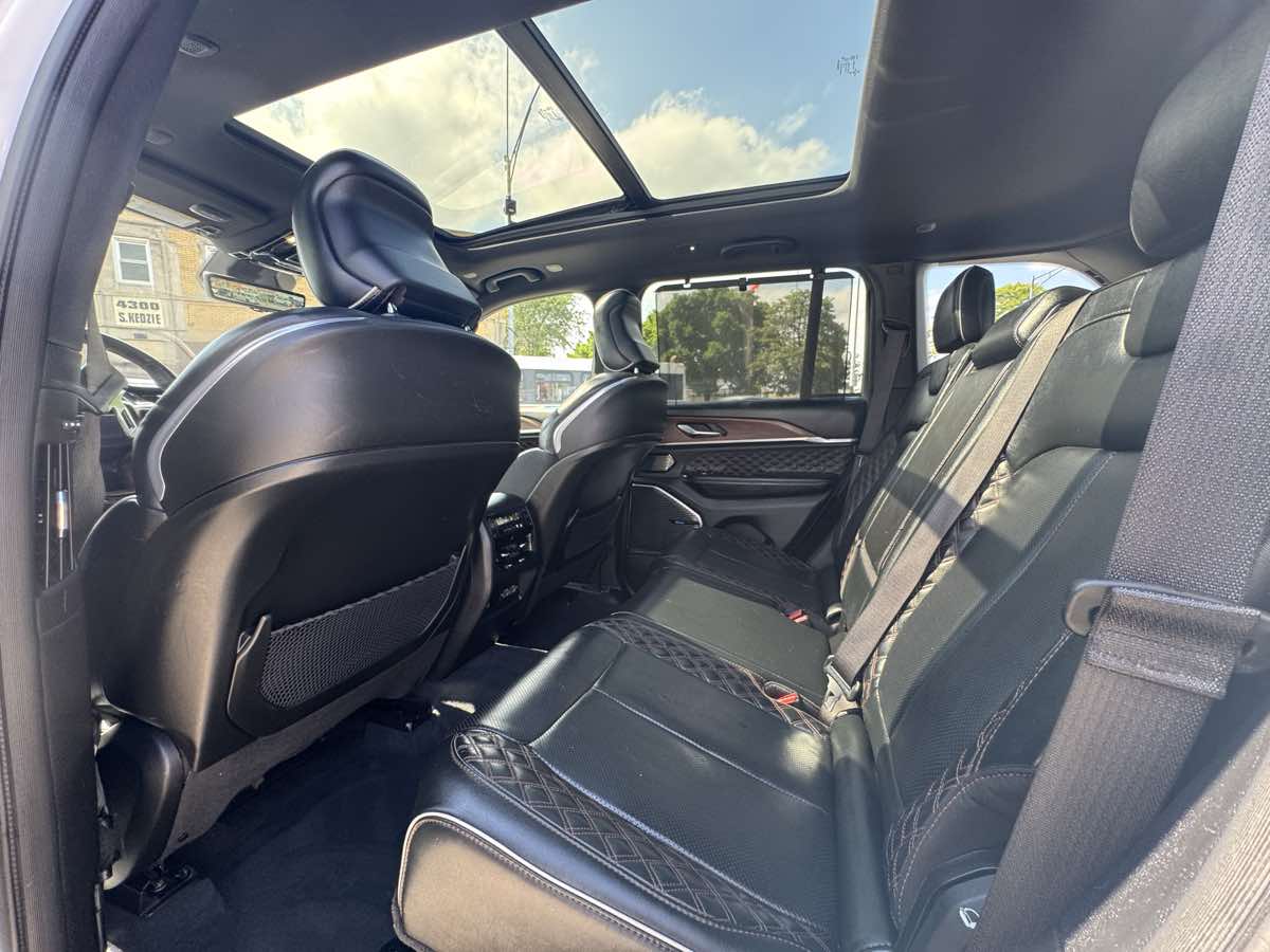 2023 Jeep Cherokee Summit Reserve 4xe photo 14