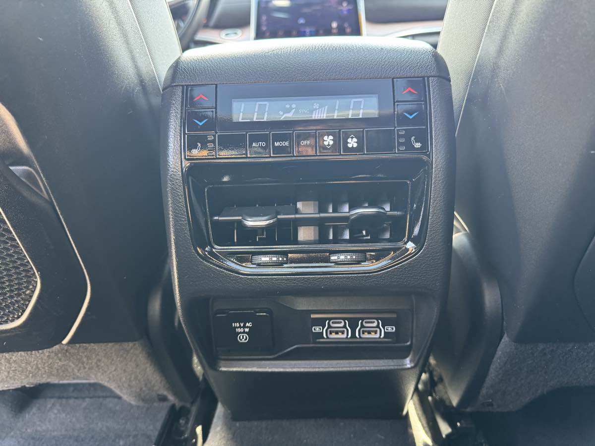 2023 Jeep Cherokee Summit Reserve 4xe photo 15