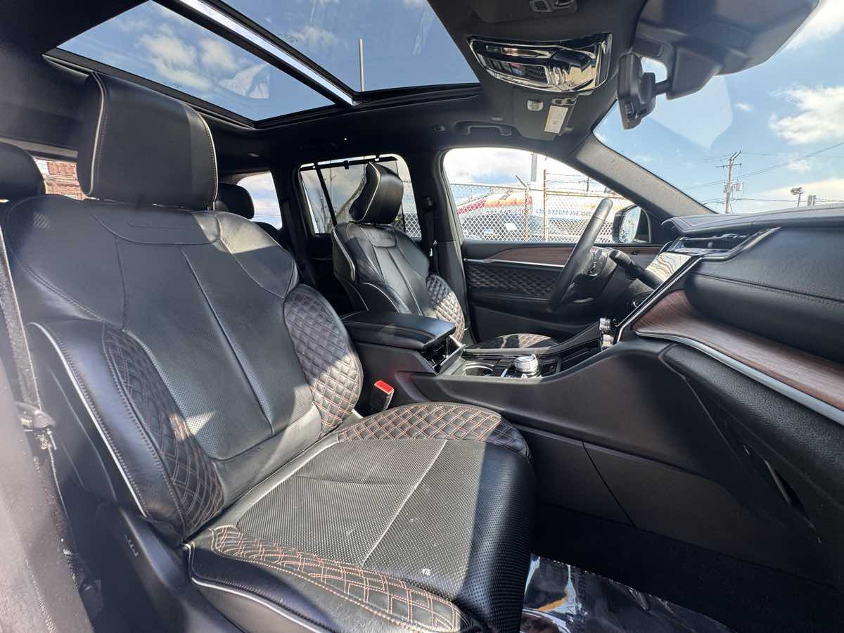 2023 Jeep Cherokee Summit Reserve 4xe photo 19