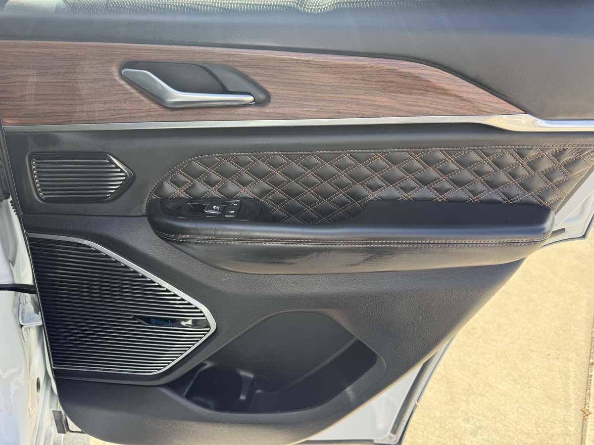 2023 Jeep Cherokee Summit Reserve 4xe photo 21