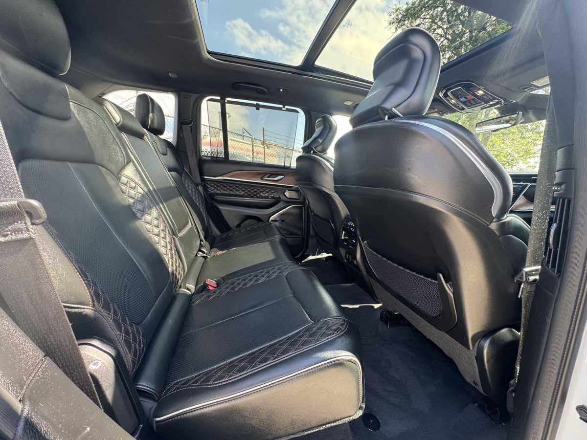 2023 Jeep Cherokee Summit Reserve 4xe photo 22