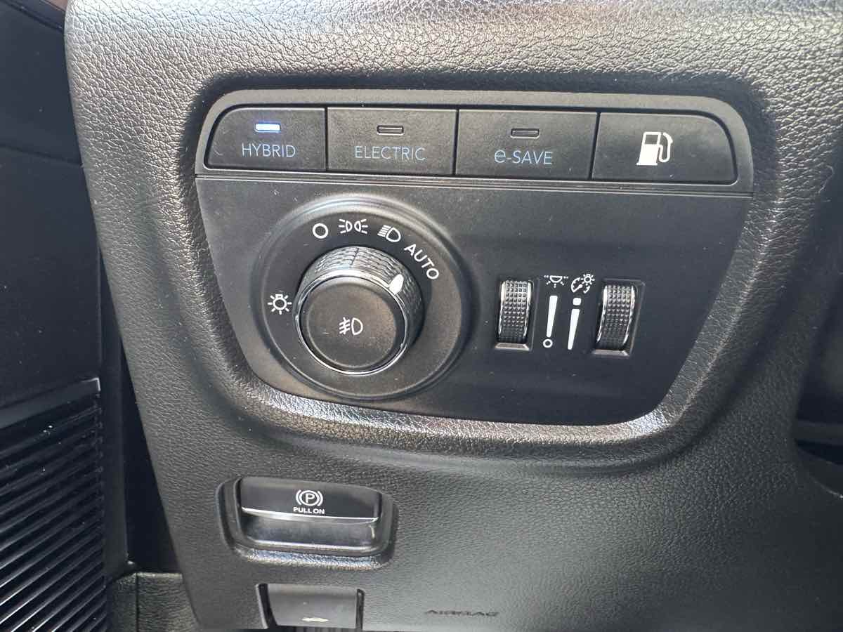 2023 Jeep Cherokee Summit Reserve 4xe photo 23