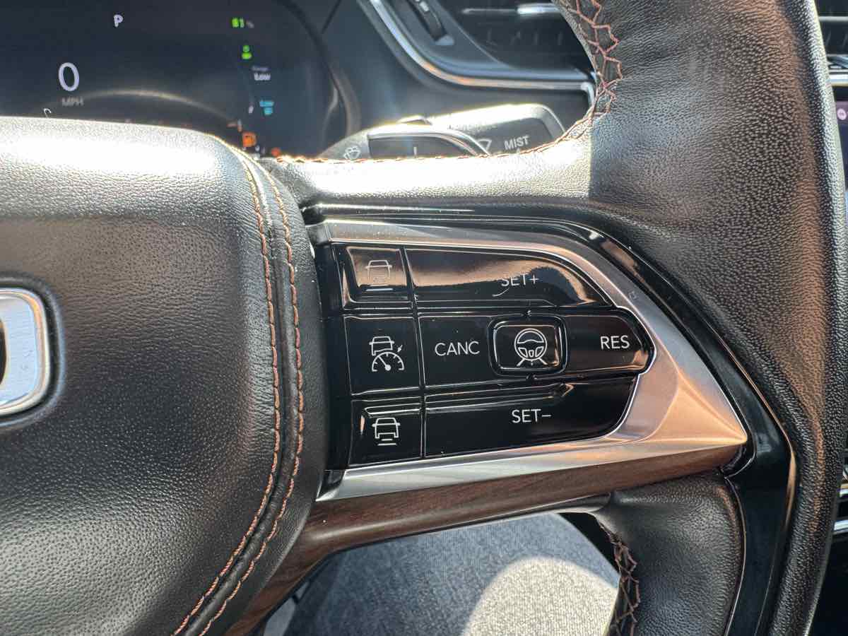 2023 Jeep Cherokee Summit Reserve 4xe photo 25