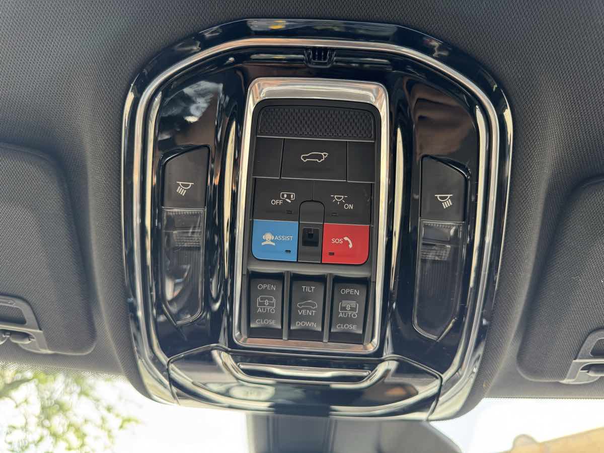 2023 Jeep Cherokee Summit Reserve 4xe photo 32