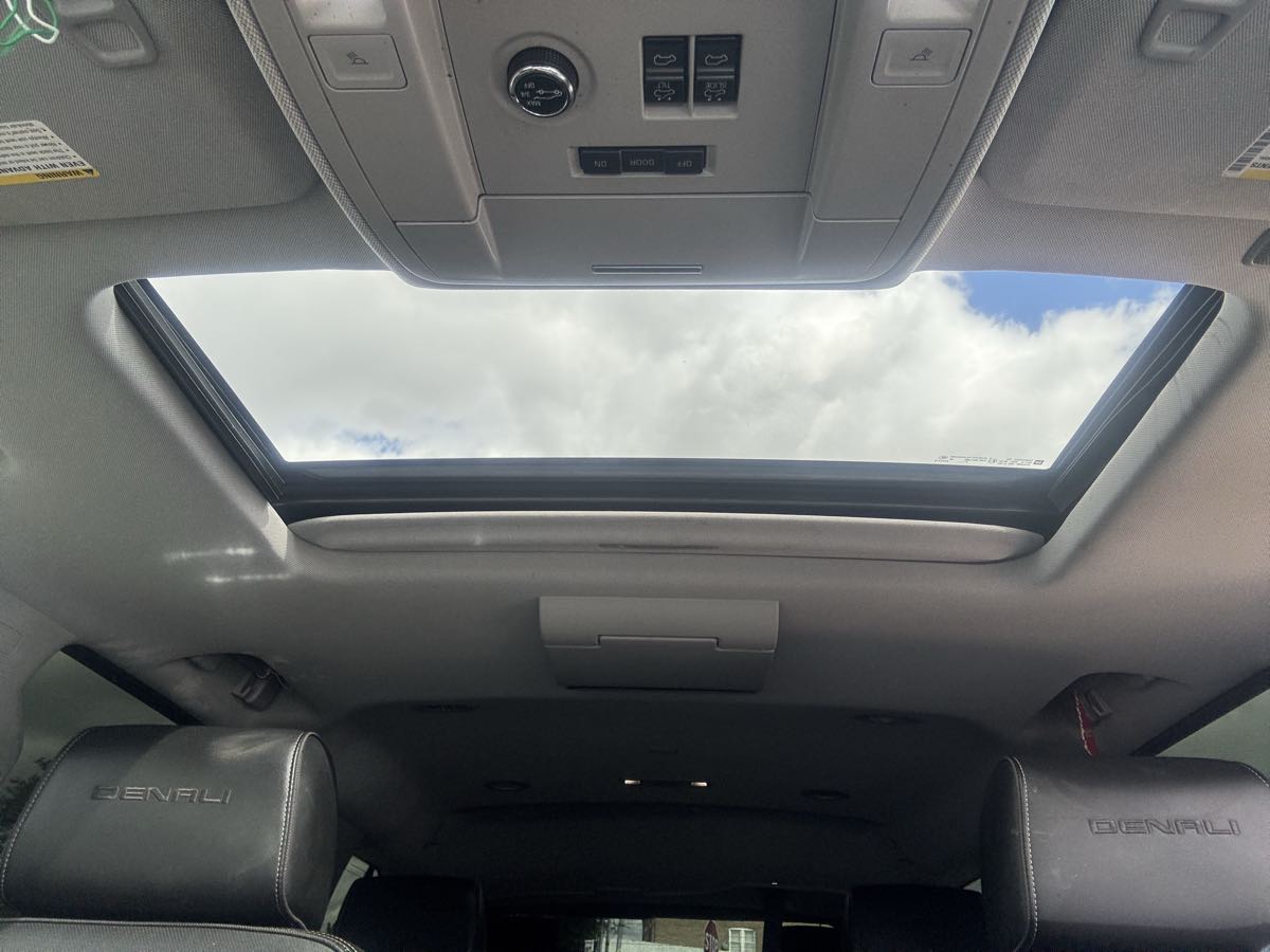 2015 Gmc Yukon Denali photo 26