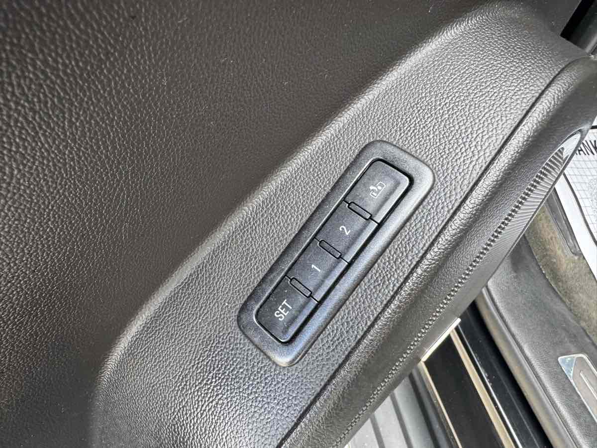 2015 Gmc Yukon Denali photo 28