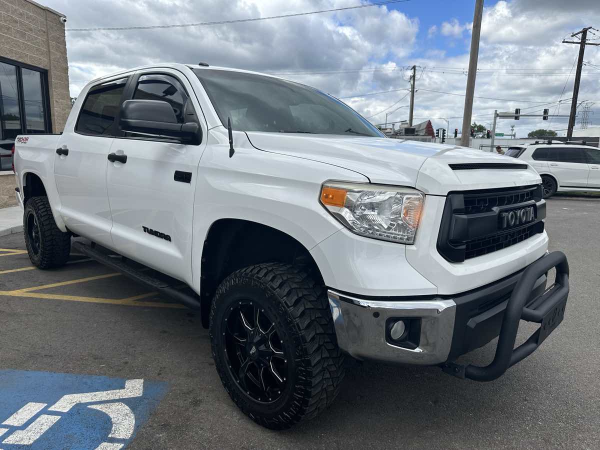 2017 Toyota Tundra SR5 photo 3
