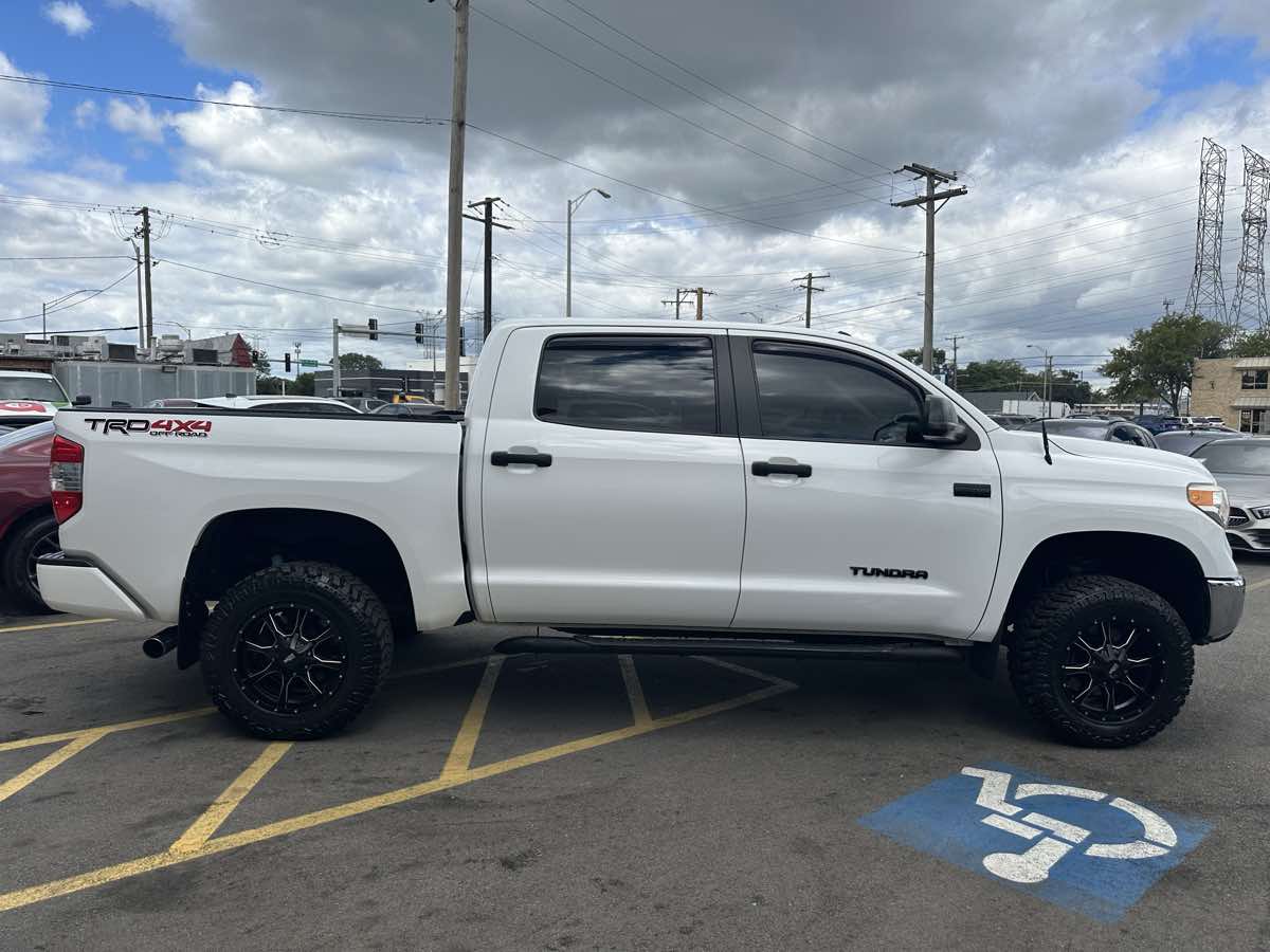 2017 Toyota Tundra SR5 photo 4