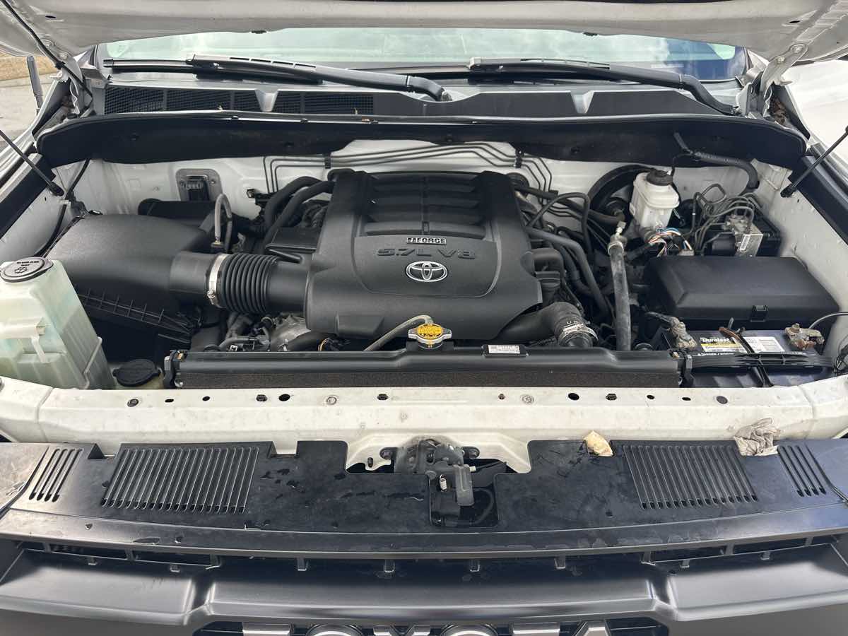 2017 Toyota Tundra SR5 photo 2