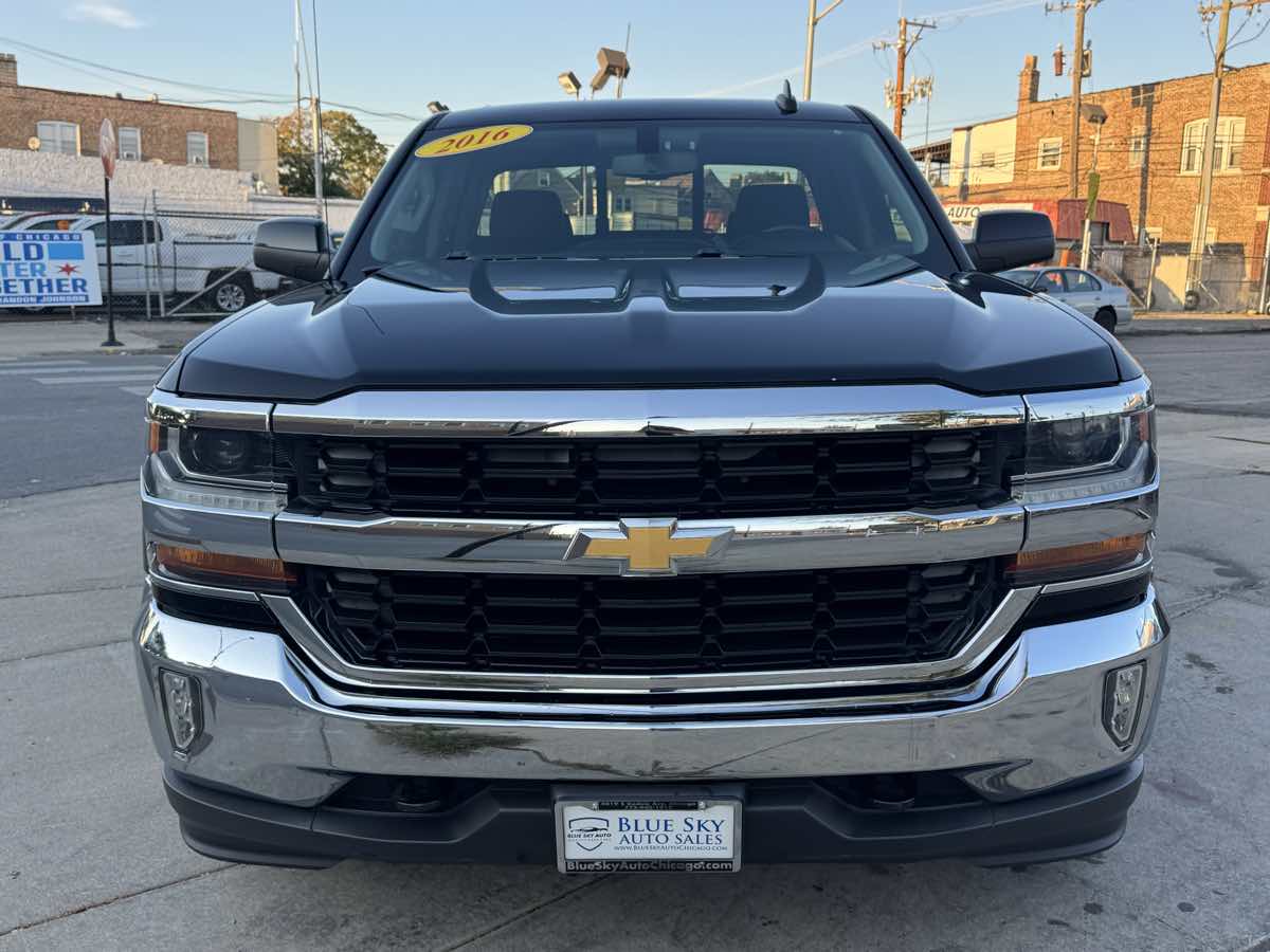 2016 Chevrolet Silverado 1500 LT photo 2