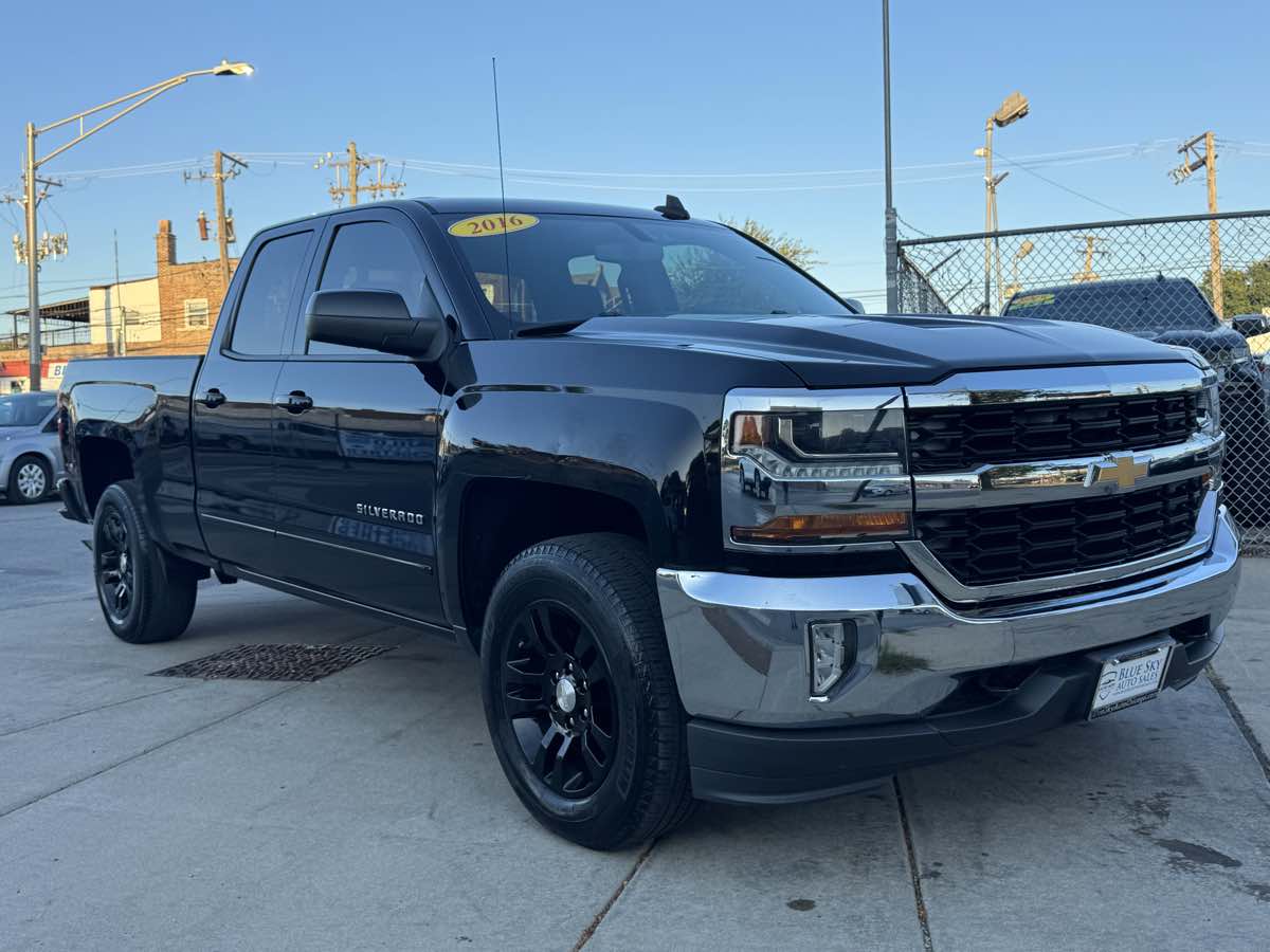 2016 Chevrolet Silverado 1500 LT photo 3
