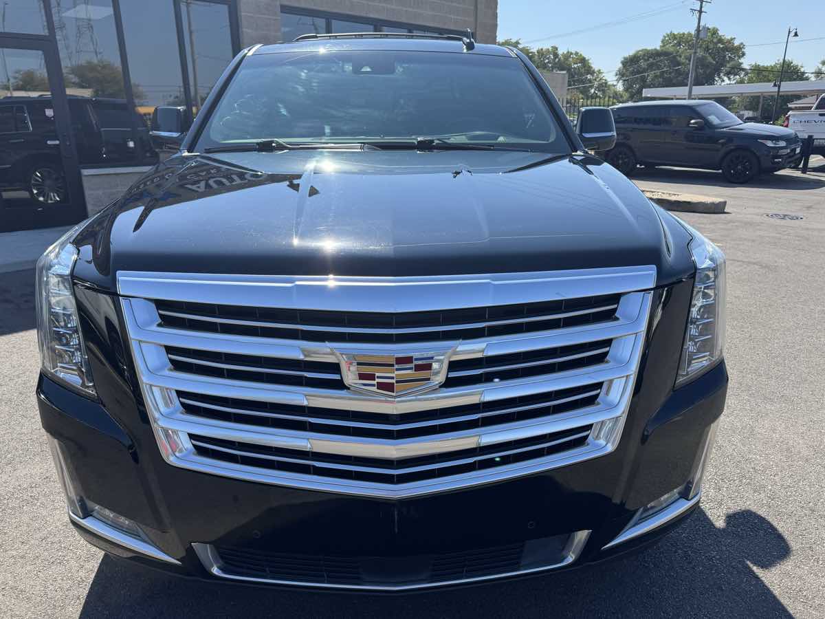 2017 Cadillac Escalade Platinum photo 2