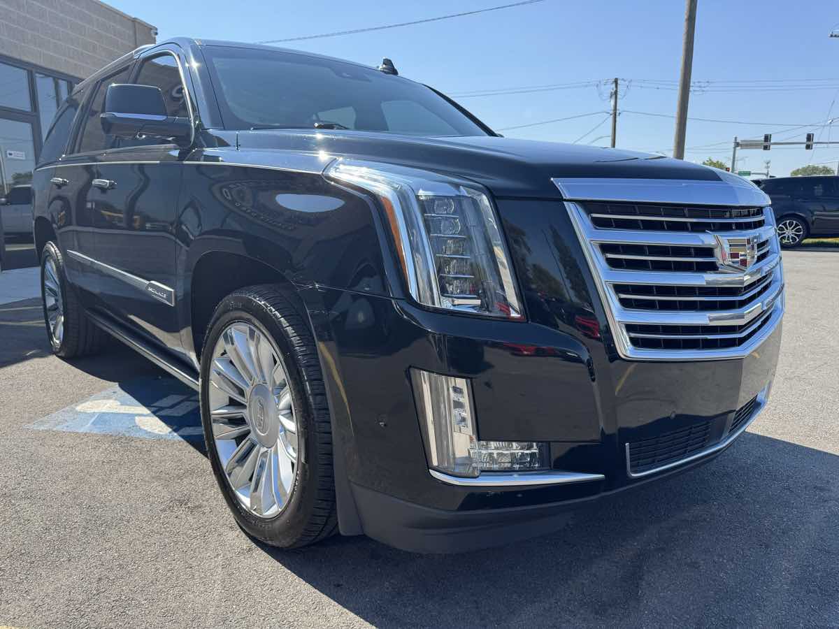 2017 Cadillac Escalade Platinum photo 3