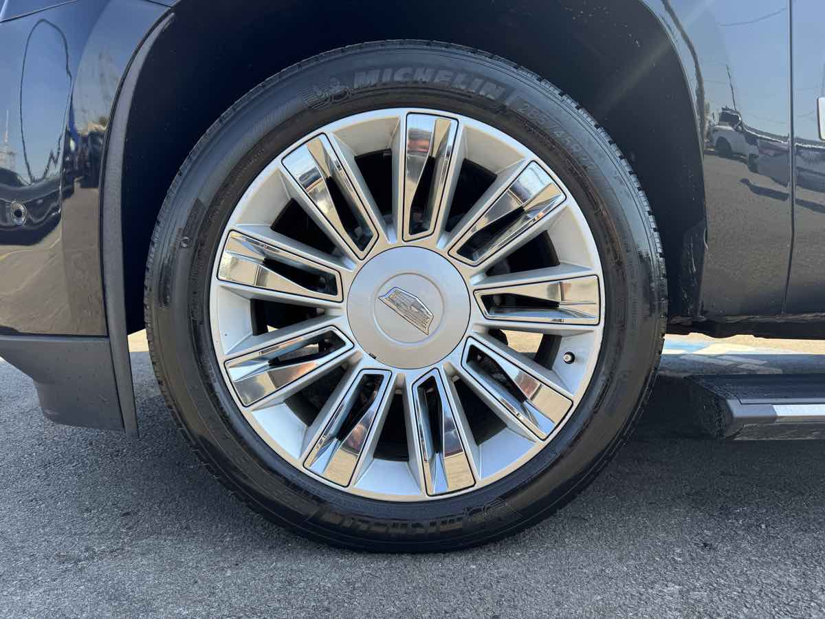 2017 Cadillac Escalade Platinum photo 9