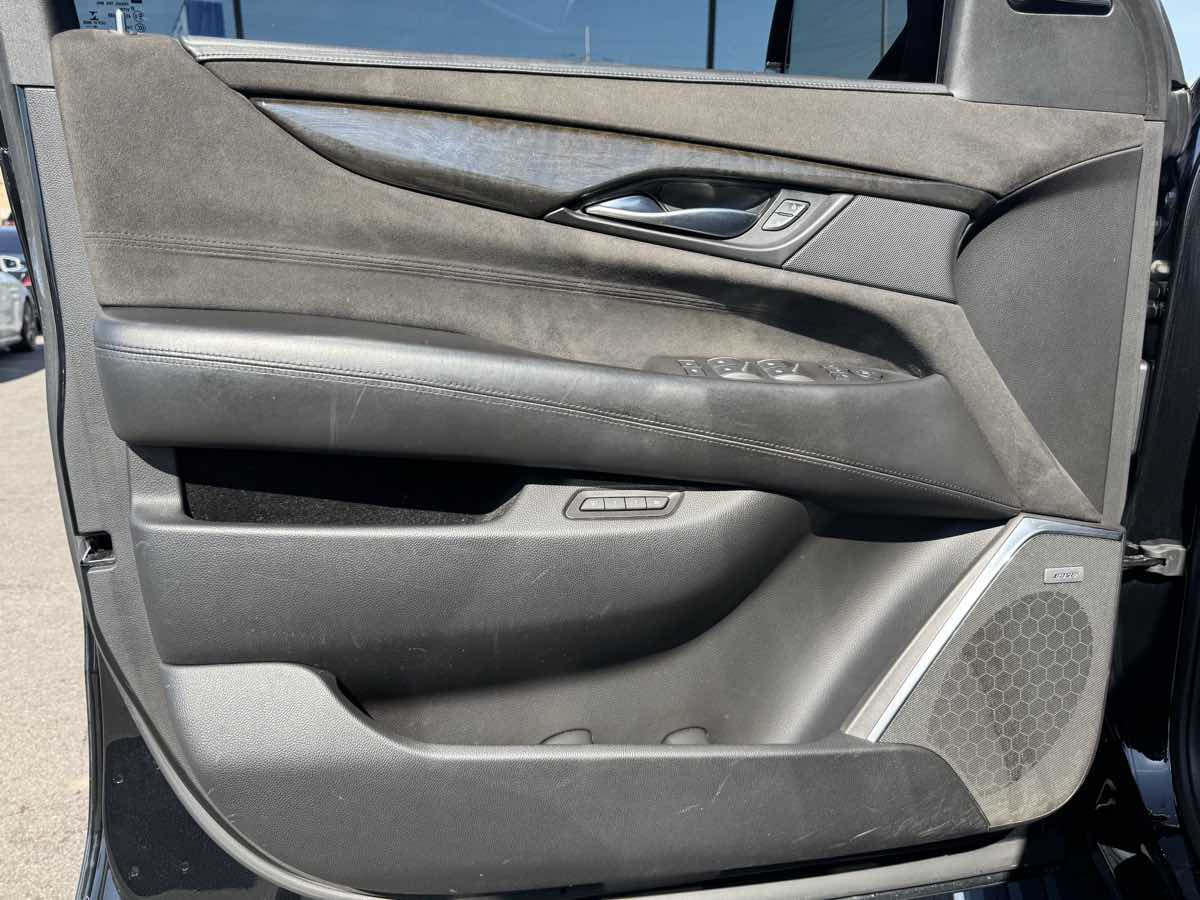 2017 Cadillac Escalade Platinum photo 25