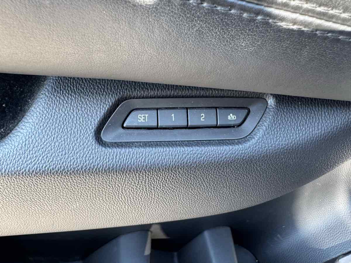 2017 Cadillac Escalade Platinum photo 26
