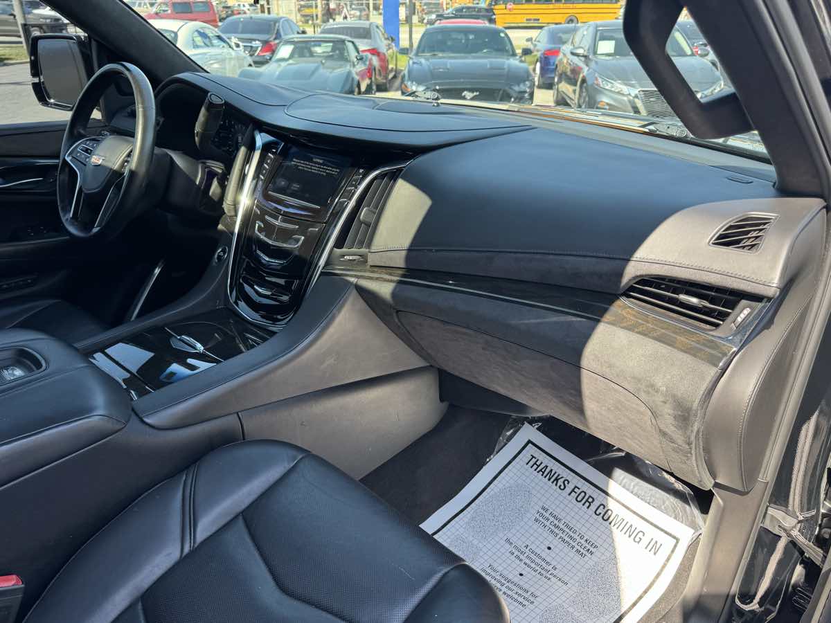 2017 Cadillac Escalade Platinum photo 29