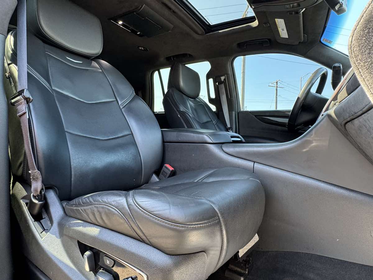 2017 Cadillac Escalade Platinum photo 30