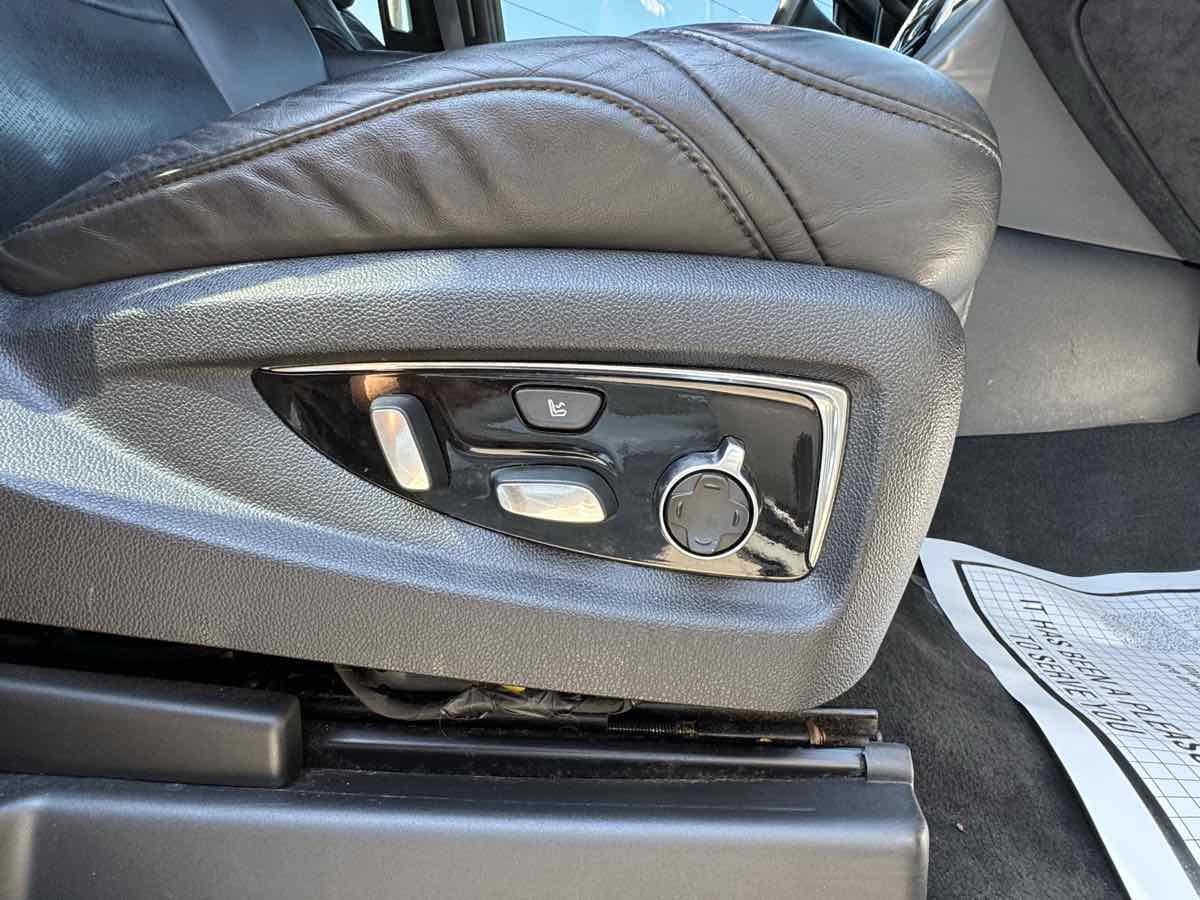 2017 Cadillac Escalade Platinum photo 31