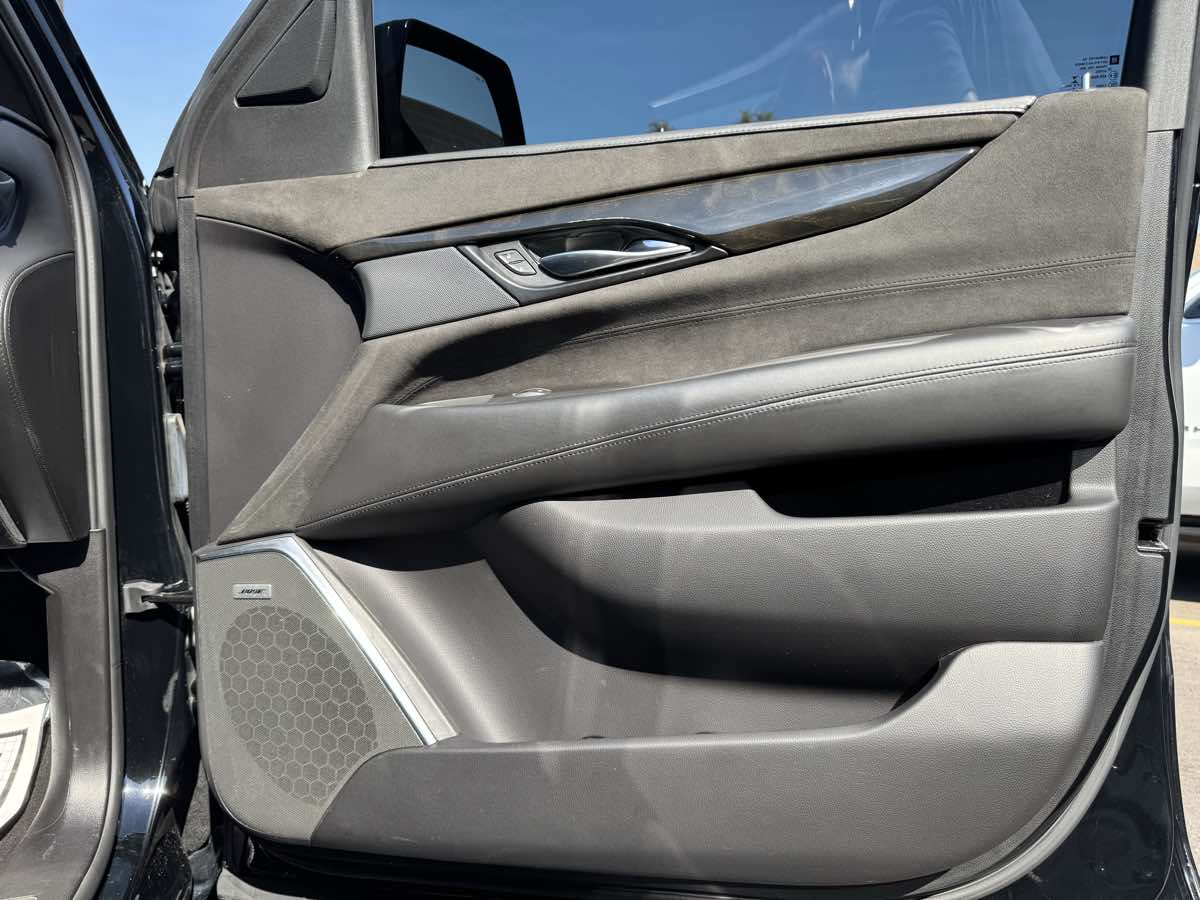 2017 Cadillac Escalade Platinum photo 32