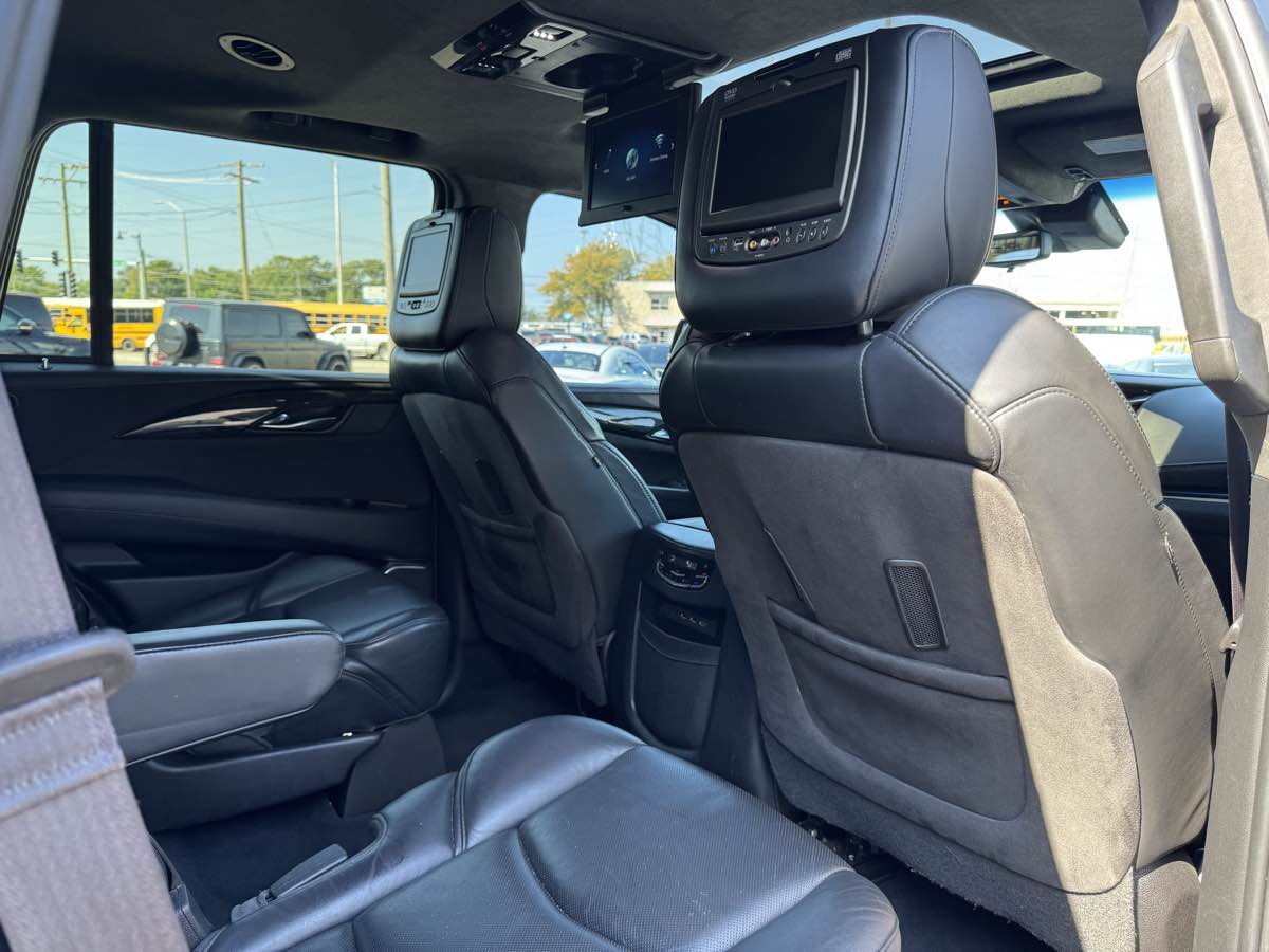 2017 Cadillac Escalade Platinum photo 35