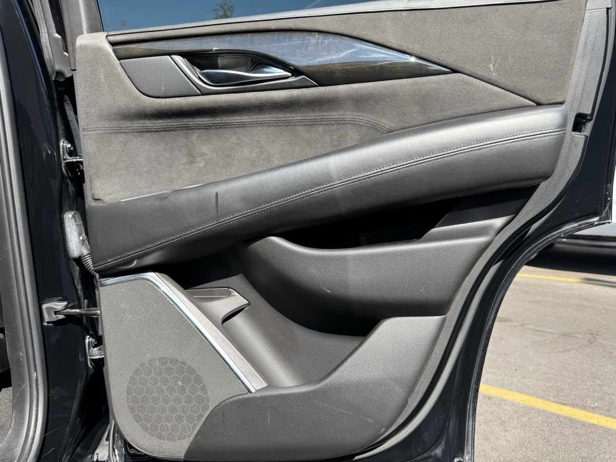 2017 Cadillac Escalade Platinum photo 37