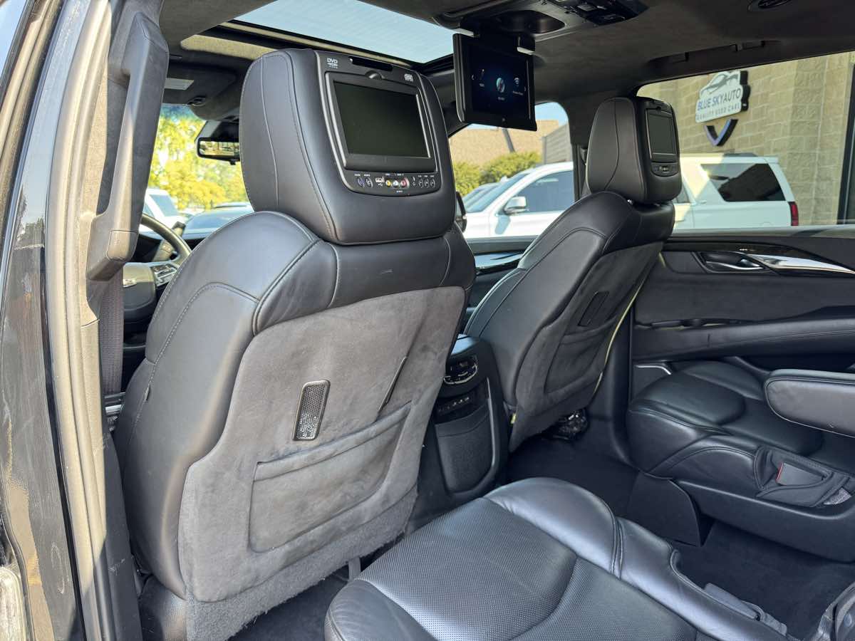 2017 Cadillac Escalade Platinum photo 40