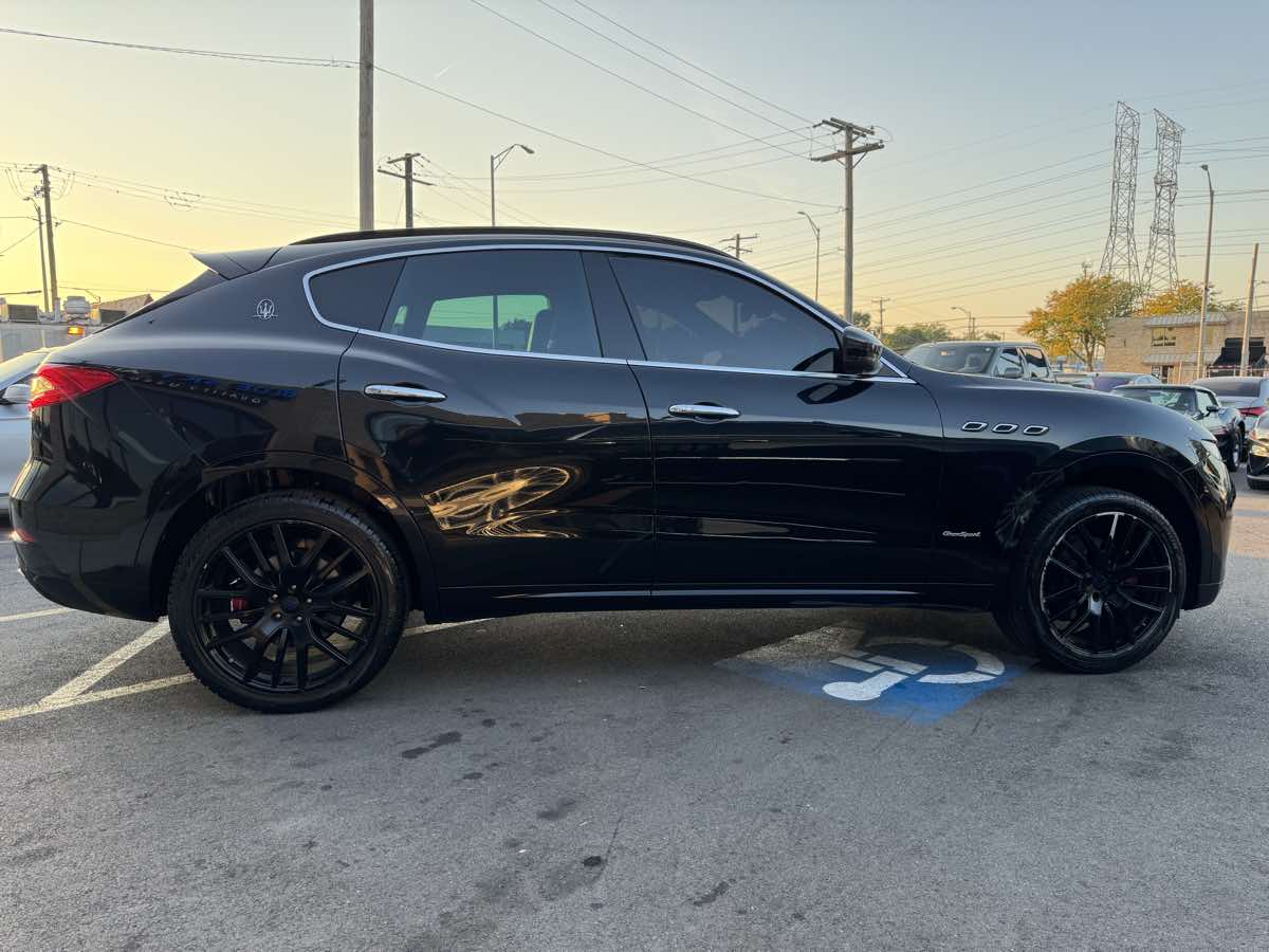 2018 Maserati Levante GranSport photo 2