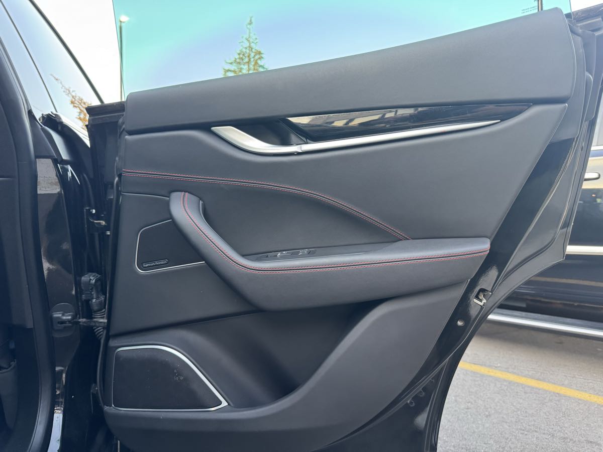 2018 Maserati Levante GranSport photo 28