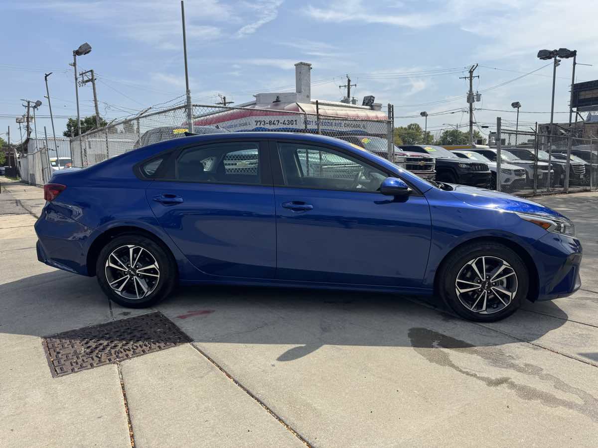 2022 Kia Forte FE LXS photo 2